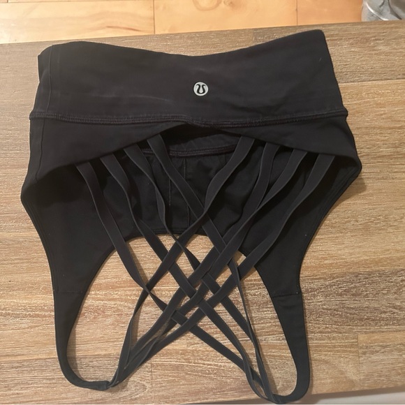 Black lululemon sports bra - Picture 2 of 2